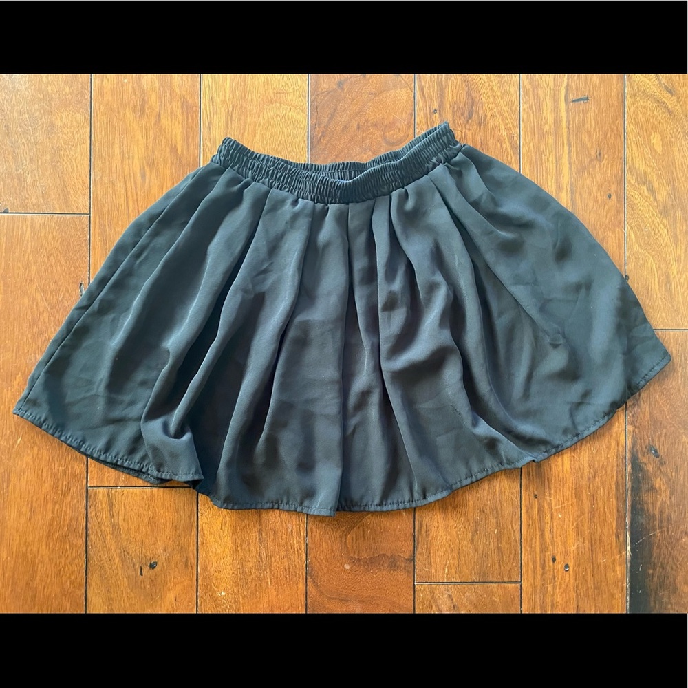 Women’s black skirt. One size/ fits like a M. Brandy Melville.
